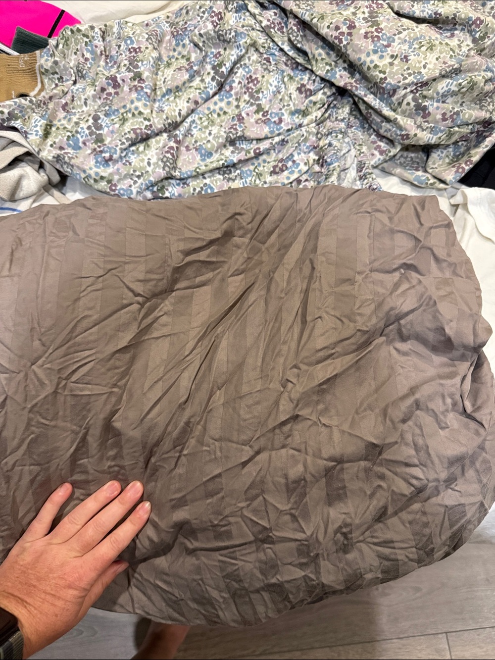 Neutral grey/Taupe fitted sheet